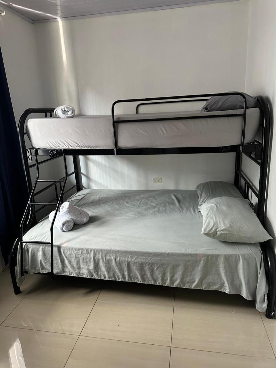 Apartartamento cerca de Pérez centro San Isidro De El General Exterior foto